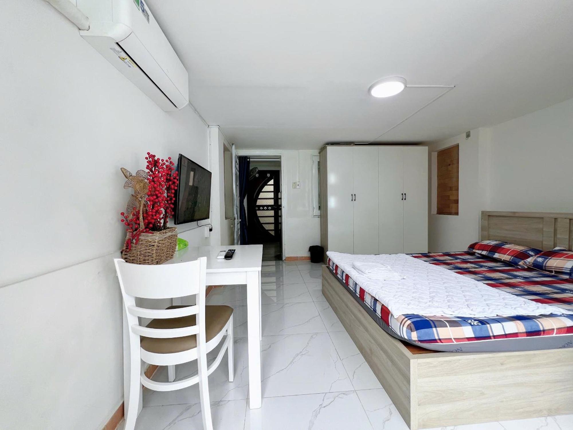 57 Hoa Lan, P2, Phu Nhuan Apartment