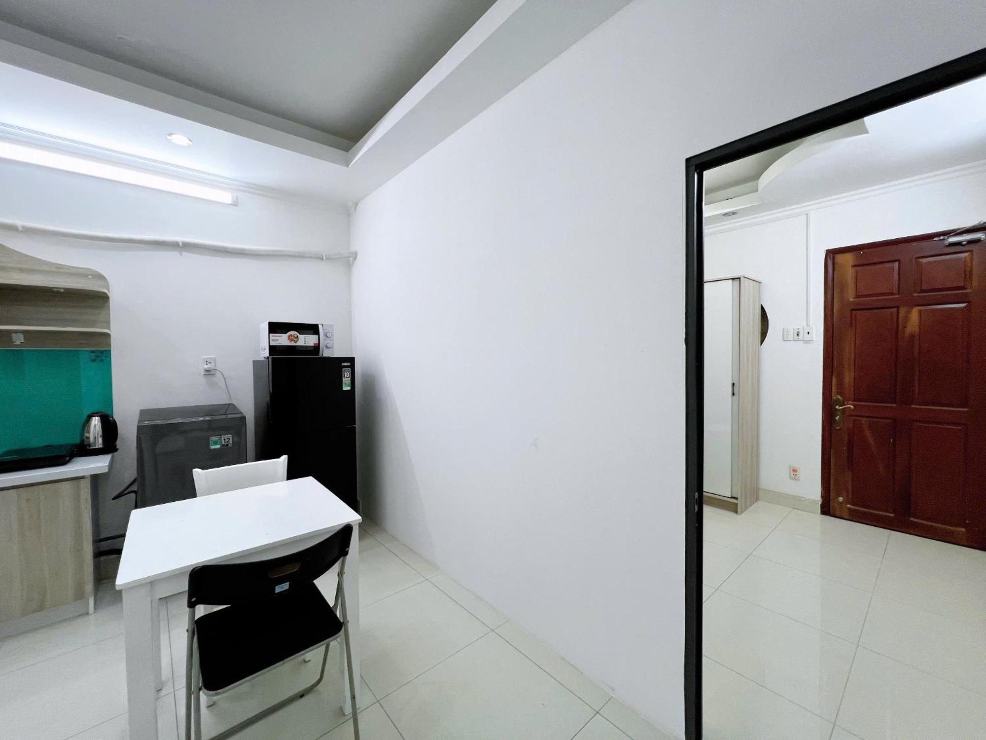 57 Hoa Lan, P2, Phu Nhuan Apartment